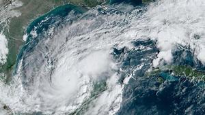 Vídeo en directo de la llegada del Huracán Milton a Florida