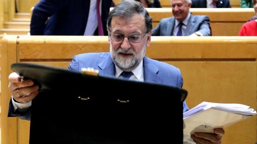 Rajoy reniega de la &quot;huelga a la japonesa&quot; que propone la ministra Tejerina