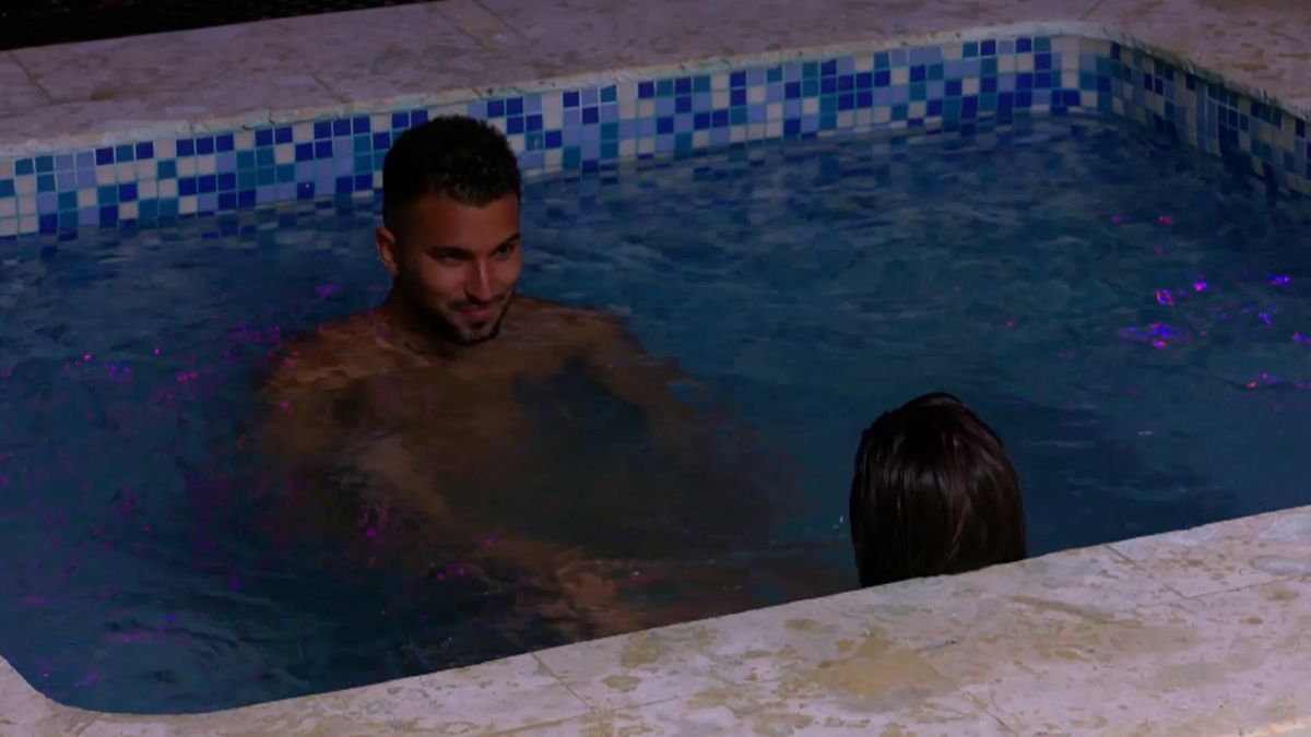 Laura y Adrián en el jacuzzi