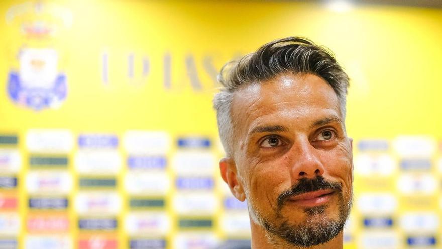 El entrenador de la UD Las Palmas, Rubén de la Barrera, explica la importancia de gestionar las emociones