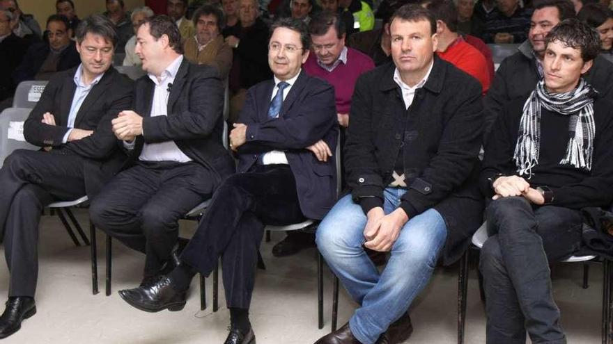 Asistentes a la presentación del macroproyecto portuario de O Grove realizada en 2011. // Muñiz