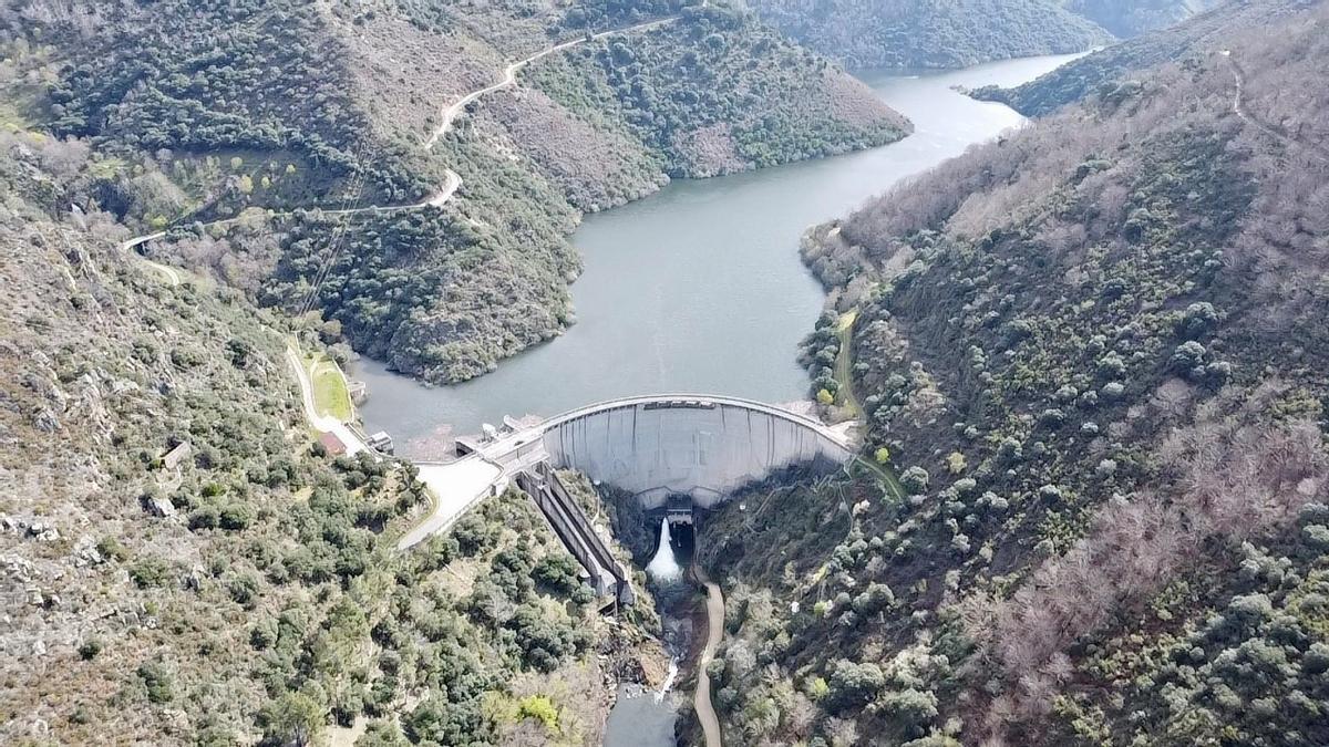 Una de las centrales hidroeléctricas de Iberdrola en el río Sil en Galicia.