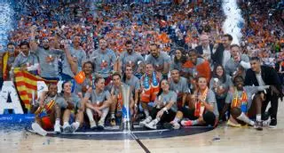 Celebración del Valencia Basket tras proclamarse campeonas de la LF Endesa