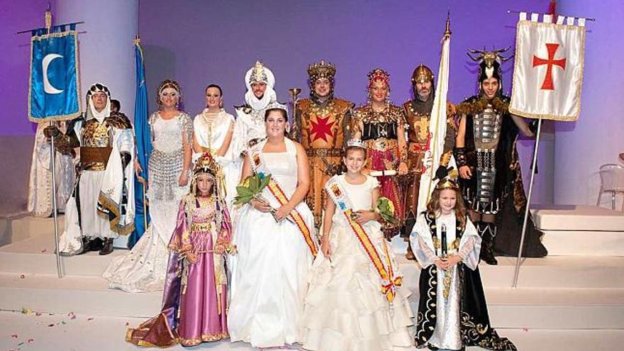 Ana Ortuño y María José Alcaraz, coronadas reinas de las fiestas de Altea -  Información