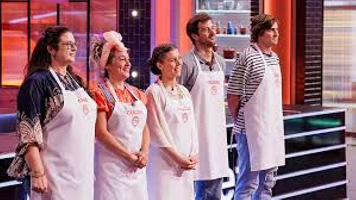 Los cinco semifinalista, al inicio del programa.