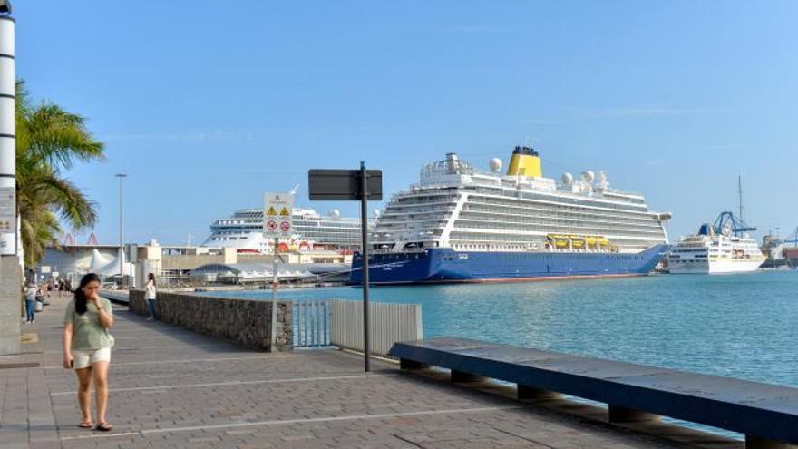 Cruceros ayer en el Muelle Santa Catalina. | |