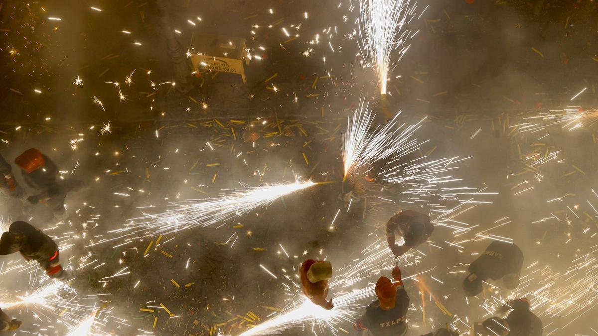 Paterna "baja al infierno" durante la Cordà al ritmo de la Pólvora