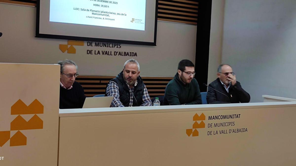 Pleno de la Mancomunitat con el presidente Alejandro Quilis y el vicepresidente Gonzalo Català.