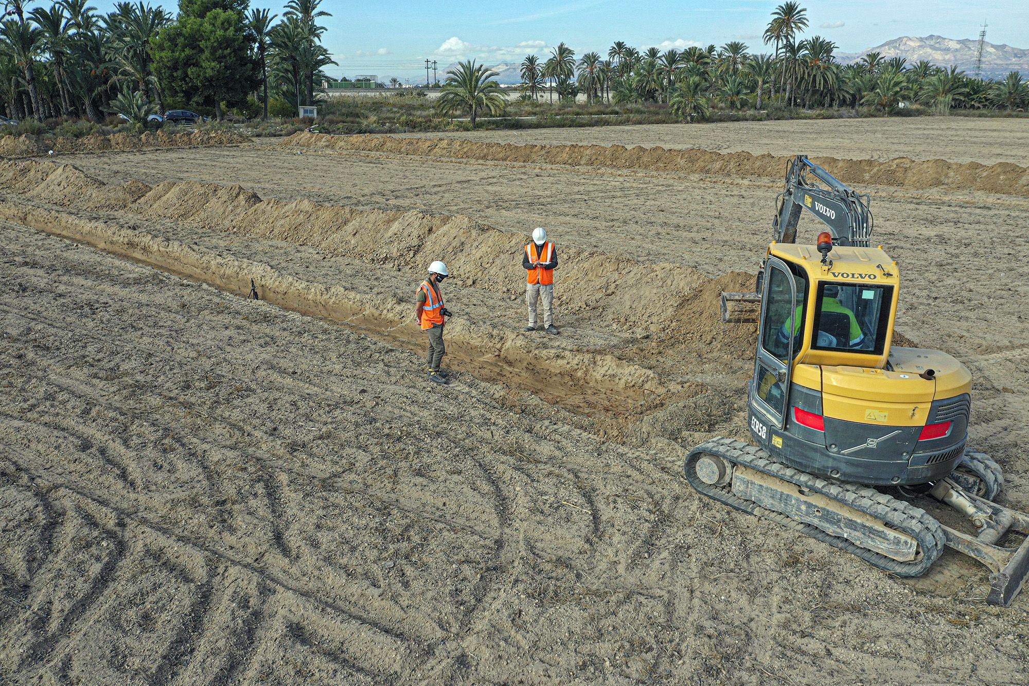 Excavaciones en el campo de concentración de Albatera para localizar una fosa común