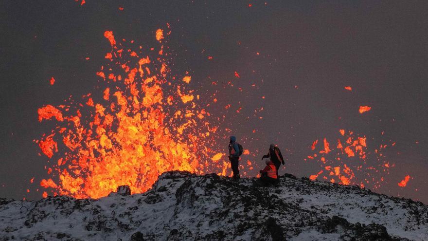 El volcà de Grindavik a Islàndia entra en erupció després de mesos de sismes