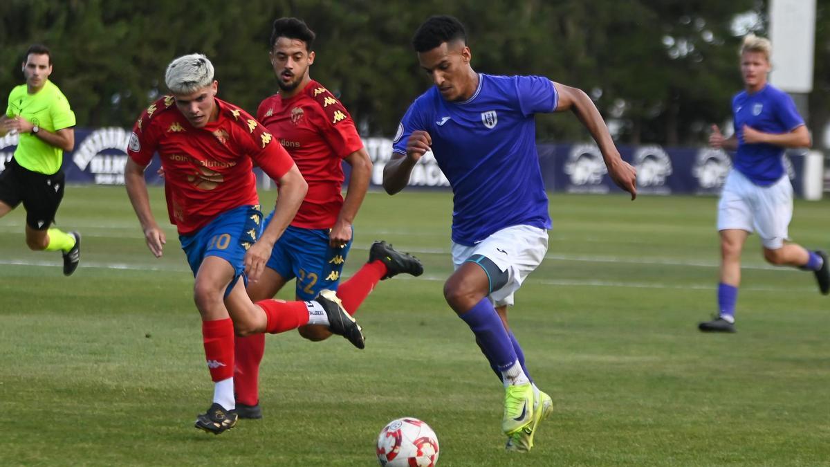 Acción del último partido de la temporada del Atlético Saguntino.