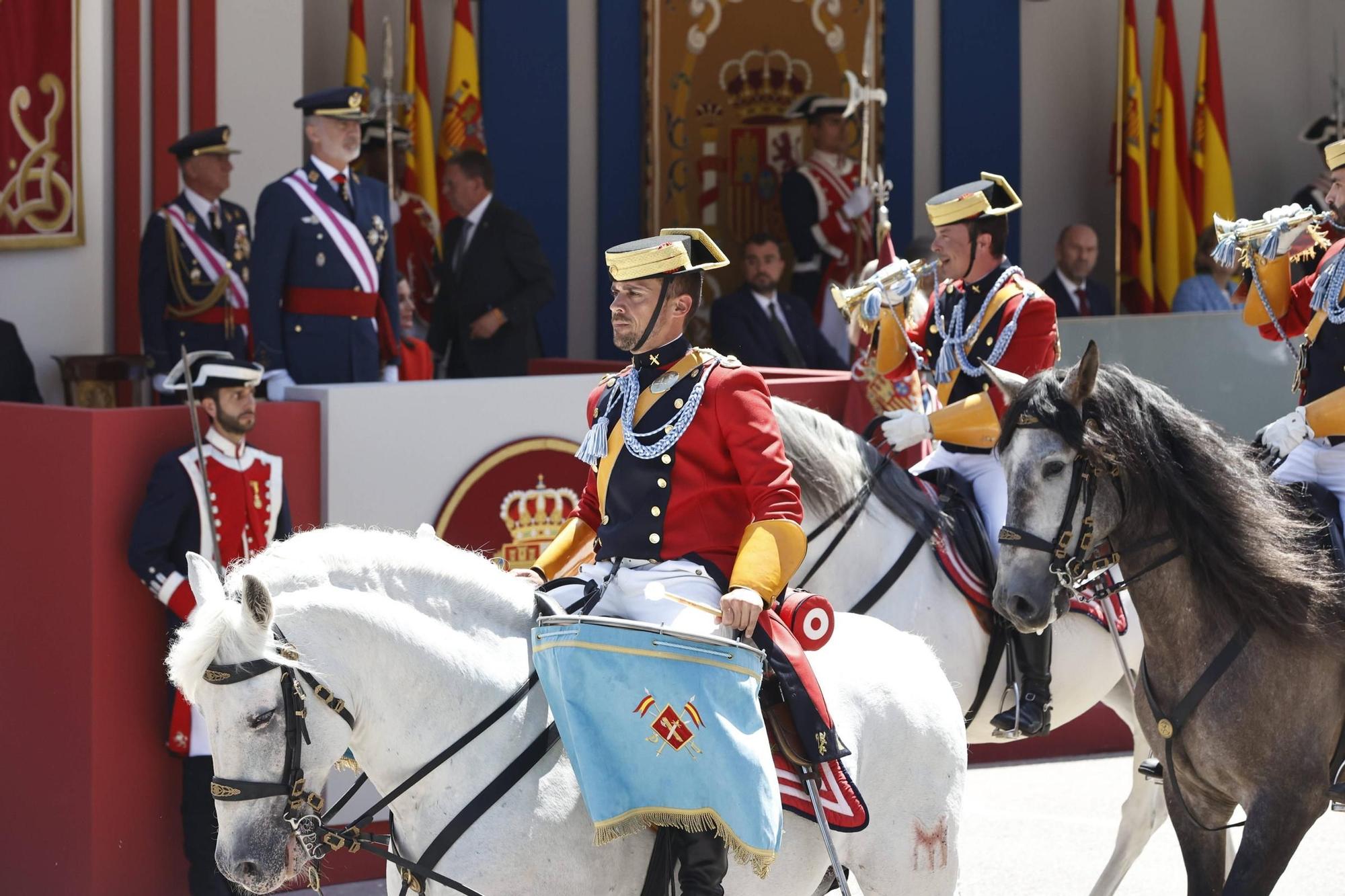 EN IMÁGENES: Así fue el multitudinario desfile en Oviedo por el Día de las Fuerzas Armadas