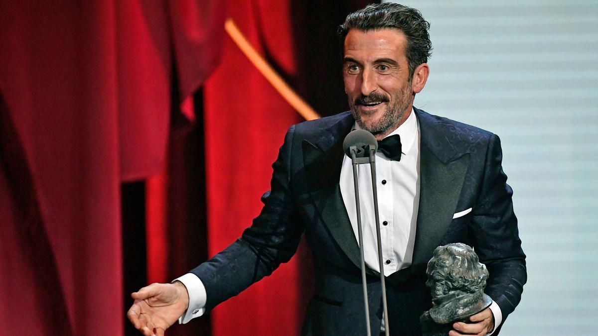 Luis Zahera tras recoger su Goya por ‘El Reino’.