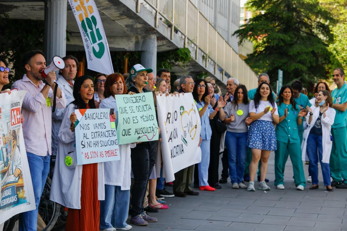 Concentración de los médicos en el tercer día de huelga en Aragón. Concentración de los médicos en el tercer día de huelga en Aragón.