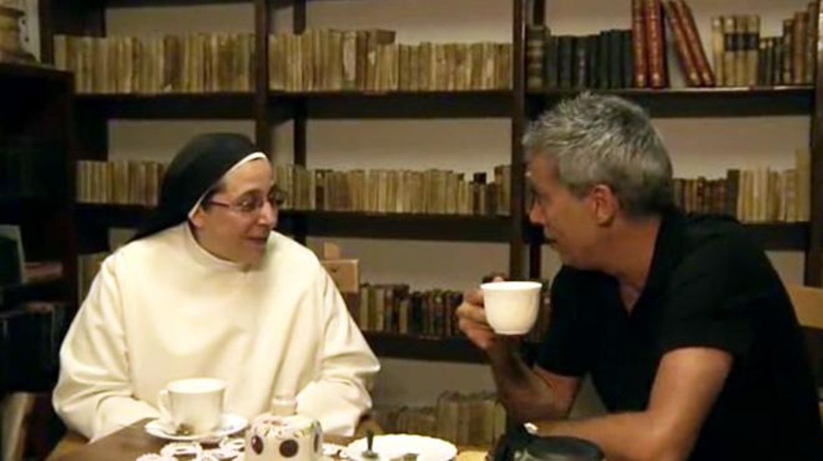 Sor Lucía Caram pren un te amb Albert Om (‘El convidat’, TV-3).