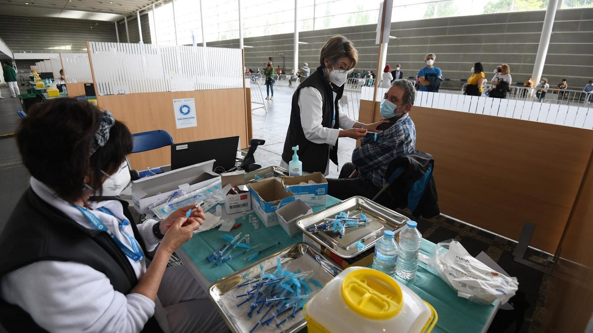 Vacunación masiva contra el COVID en el Recinto Ferial de Pontevedra