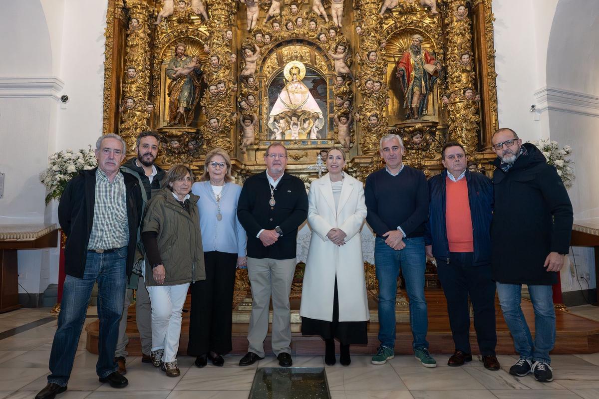 Galería | Así entregó María Guardiola el manto 209 a la Virgen de la Montaña