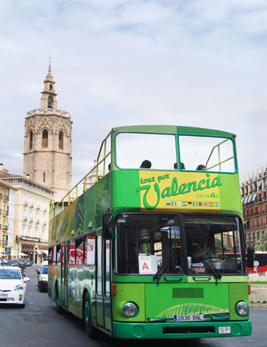 Arden cuatro vehículos del Bus Turístico de Valencia