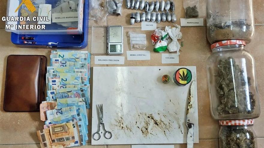 Dos detenidos con 2.000 dosis de cocaína, MDMA, marihuana y hachís