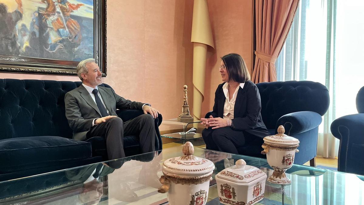 Archivo - El presidente del Gobierno de Aragón, Jorge Azcón, visita a la Justicia, Concepción Gimeno