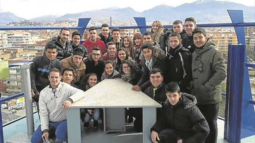 25 alumnos conocen la historia de Granada