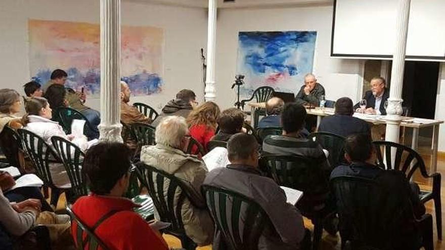 Asistentes a la charla en el museo de Lalín, ayer.