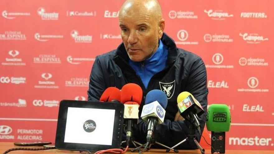 El entrenador del UCAM cree que el Córdoba CF &quot;está configurado para ascender&quot;