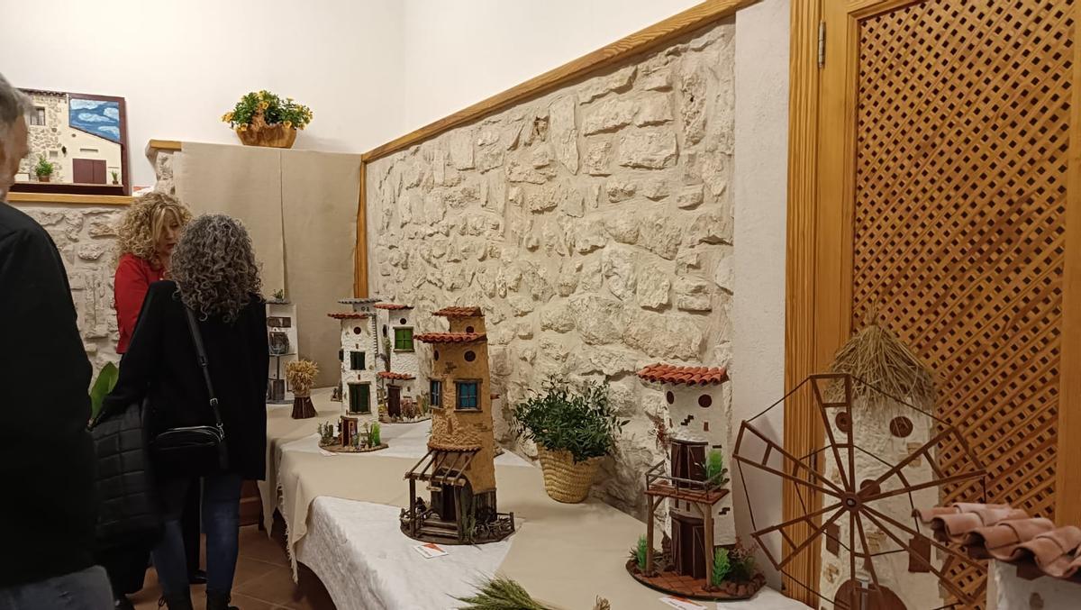 Las tejas convertidas en arte de Toni Mora de Santa Margalida.