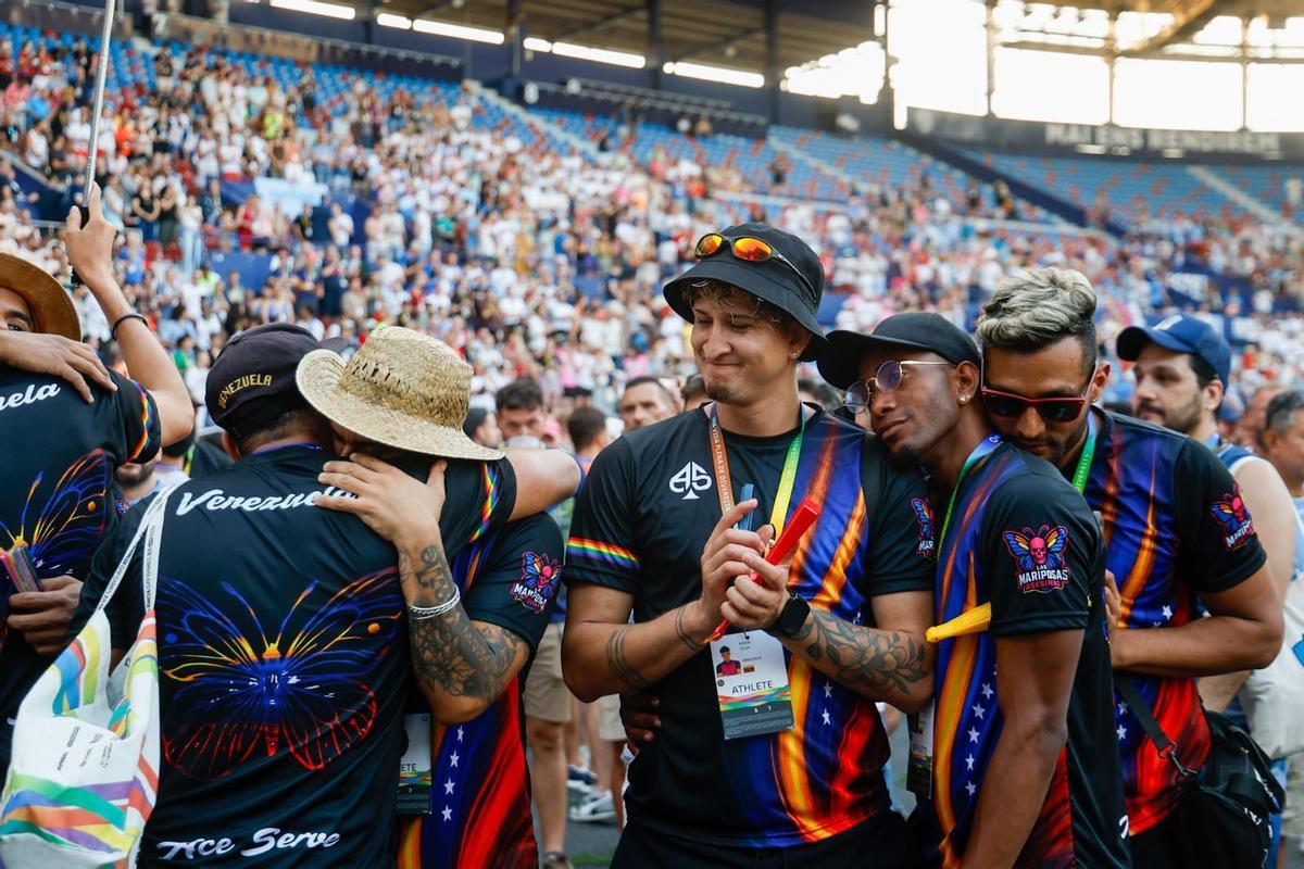 Emotivo minuto de silencio por el terremoto en Venezuela en los Gay Games de València