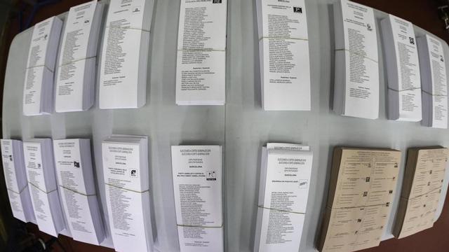 zentauroepp47889558 barcelona 25 04 2019  preparacion de un colegio electoral el190426191104