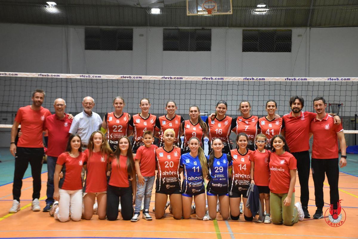 El AHORA Vóley Xàtiva femenino de la liga de plata española disfrutó de una gran victoria contra el AVG Almería por 3-2 (21-25/25-22/15-25/25-18/15-13) .