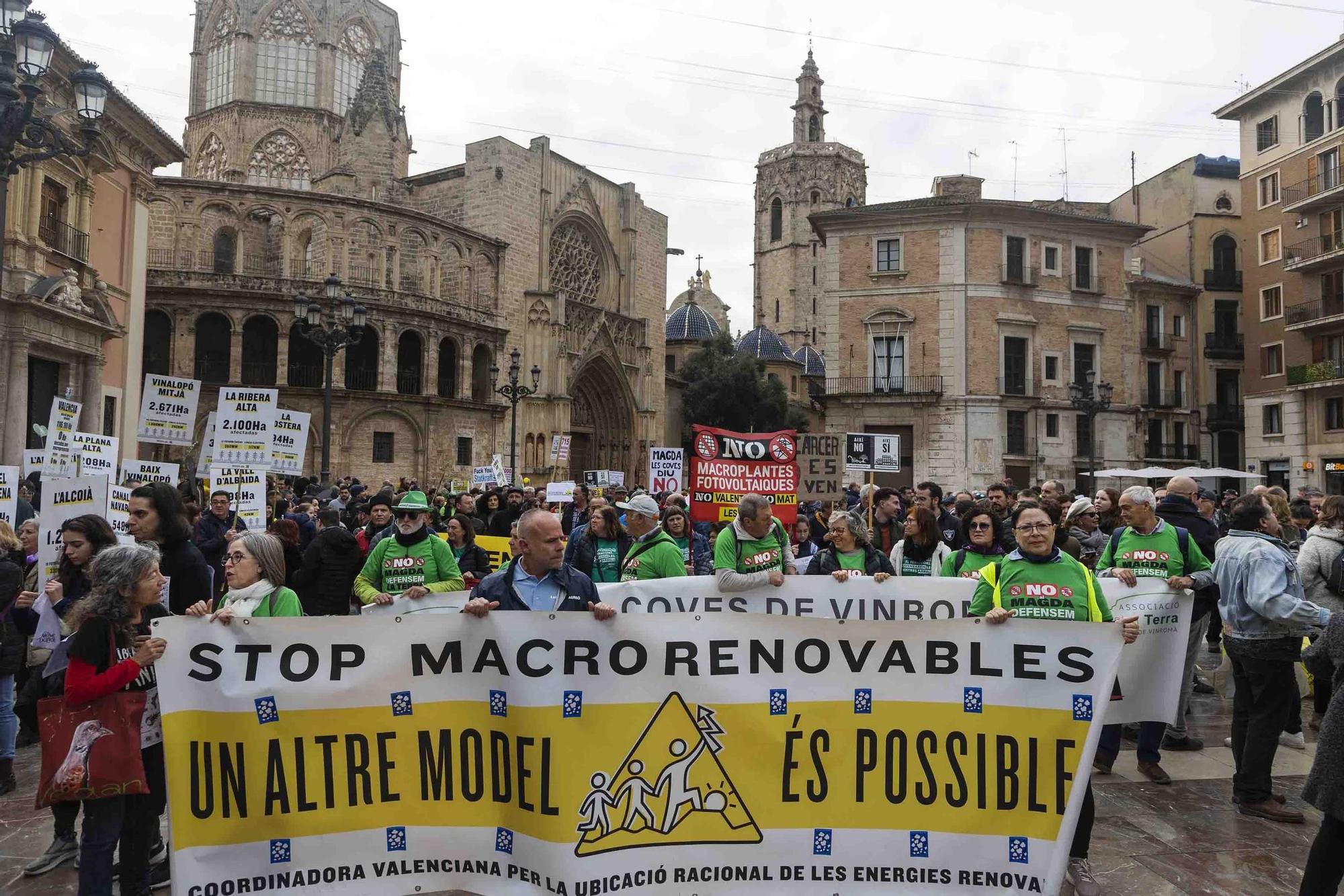 Manifestación contra el modelo de renovables en València