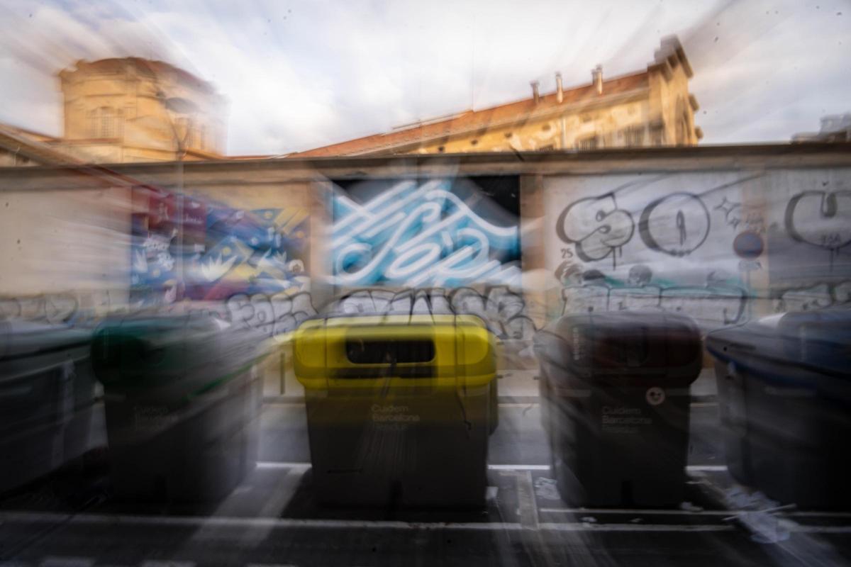 Murales pintados en las paredes de la cárcel Modelo de Barcelona