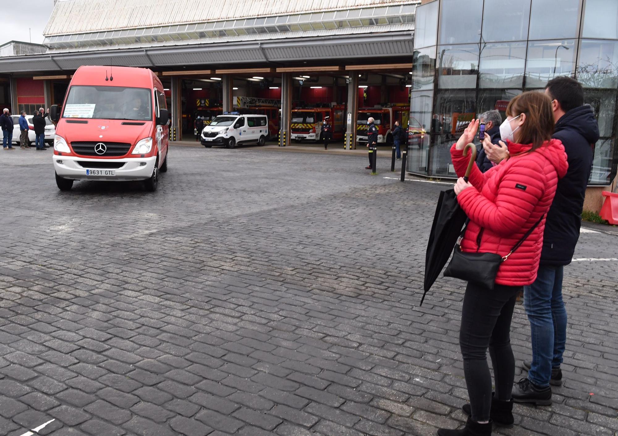 Parte de A Coruña un convoy de Policía Local y Bomberos con ayuda para Ucrania