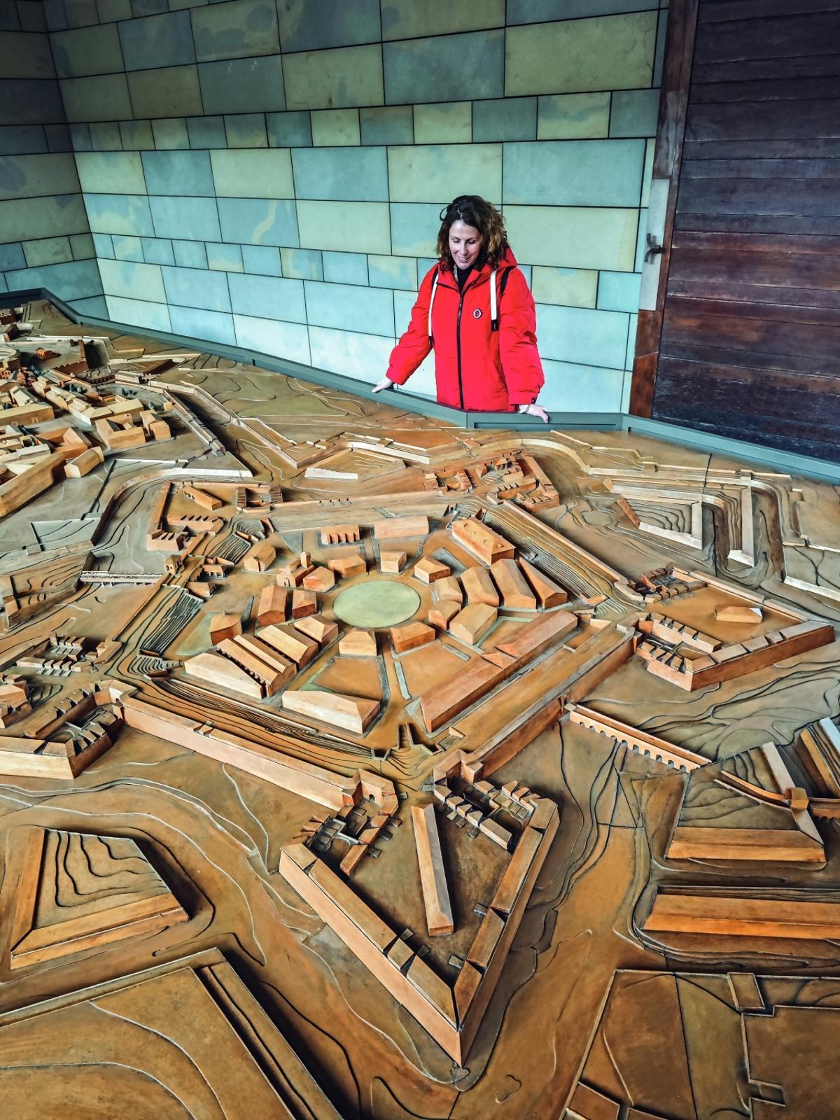 Maqueta de la ciudad histórica en el Archivo Real y General de Navarra