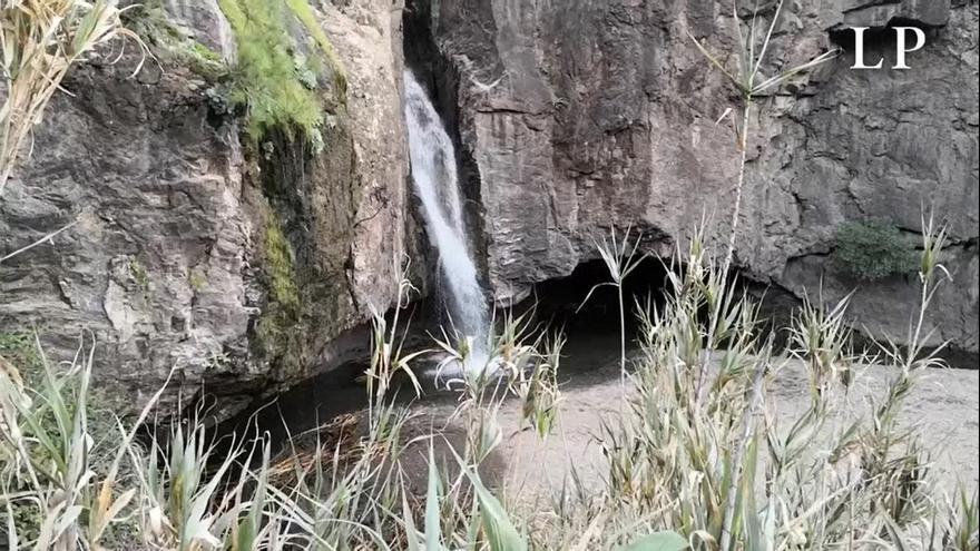 Cascada de agua en el Charco de las Palomas, Tejeda