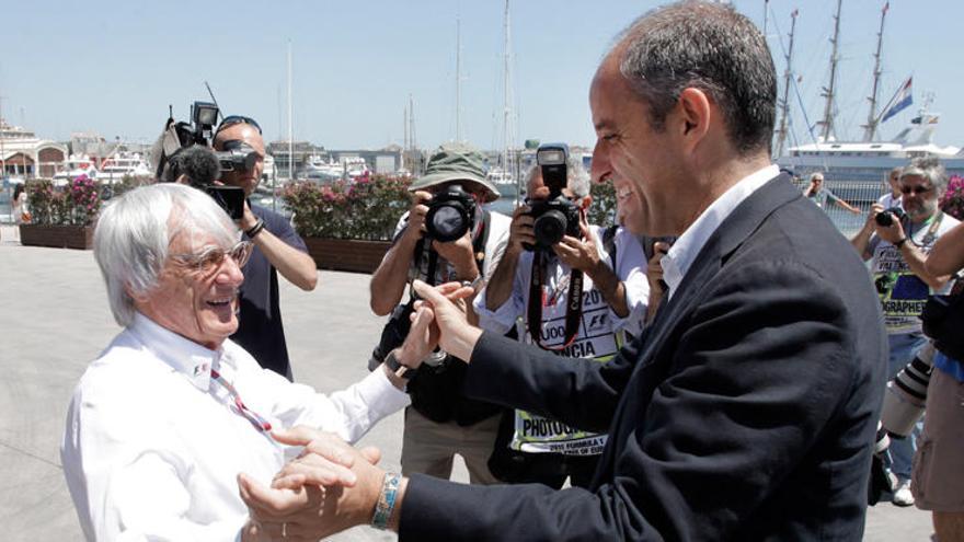 Francisco Camps saluda en Valencia a Bernie Ecclestone