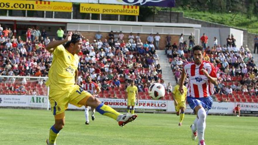 Javi Guerrero, en un lance del encuentro ayer con el Girona. i LOF