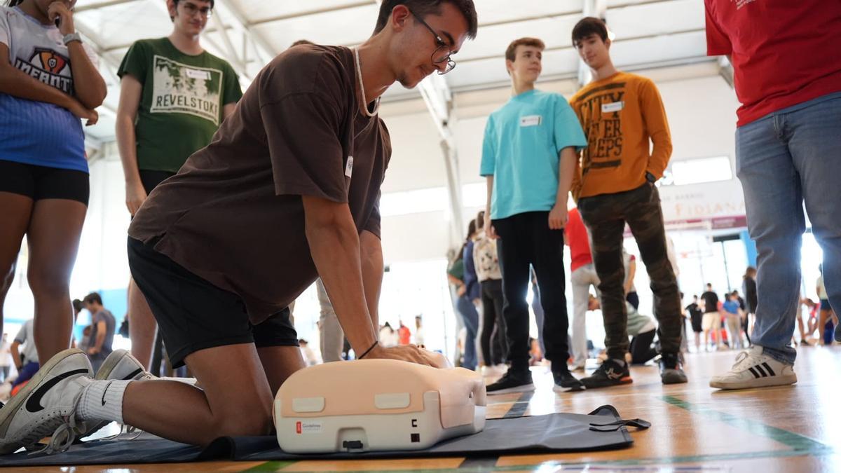 Jornadas de formación masiva en reanimación cardiopulmonar, #cardiomaraton061.