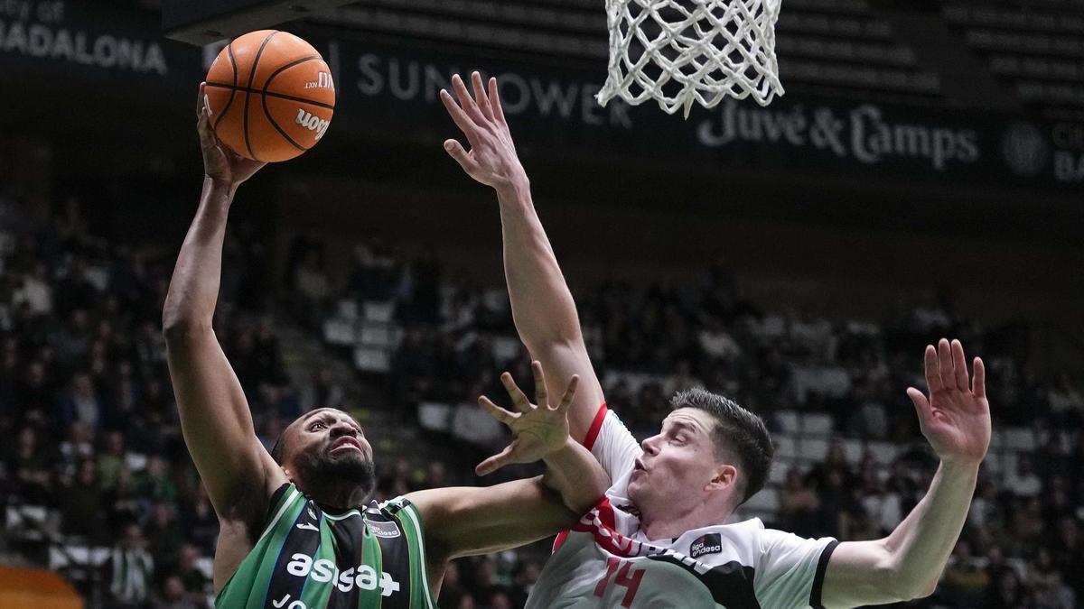 El Asisa Joventut deja sin aire al Covirán Granada en el debut de Jabari Parker (109-73)