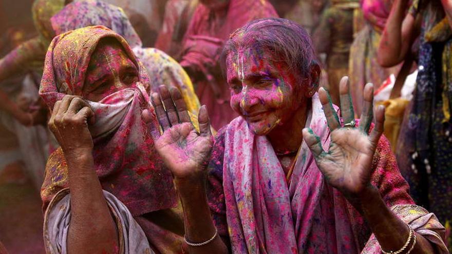 La India celebra la fiesta de Holi