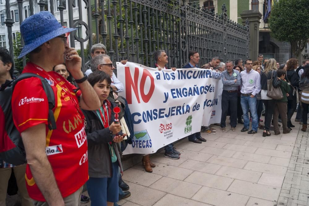 Manifestación convocada por los sindicatos de la enseñanza concertada