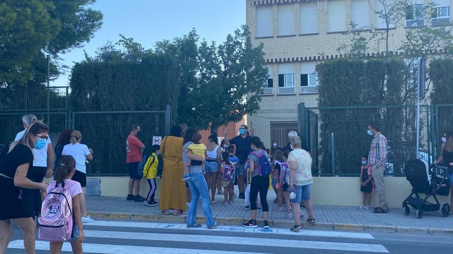 Entrada a un colegio de la localidad