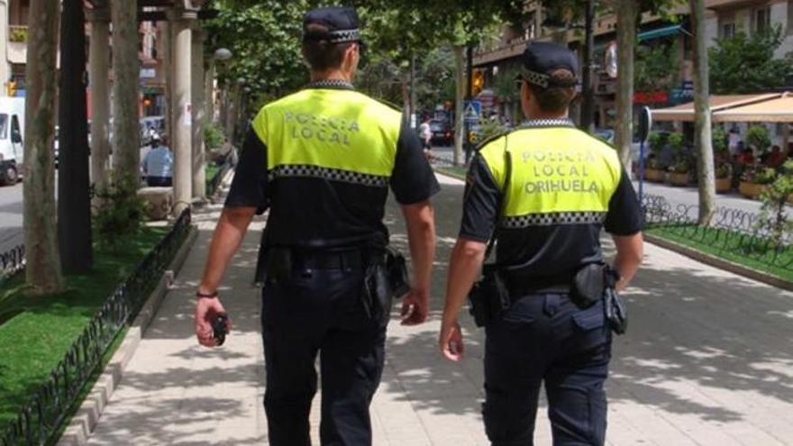 Agentes de la Policía Local de Orihuela, en una imagen de archivo.