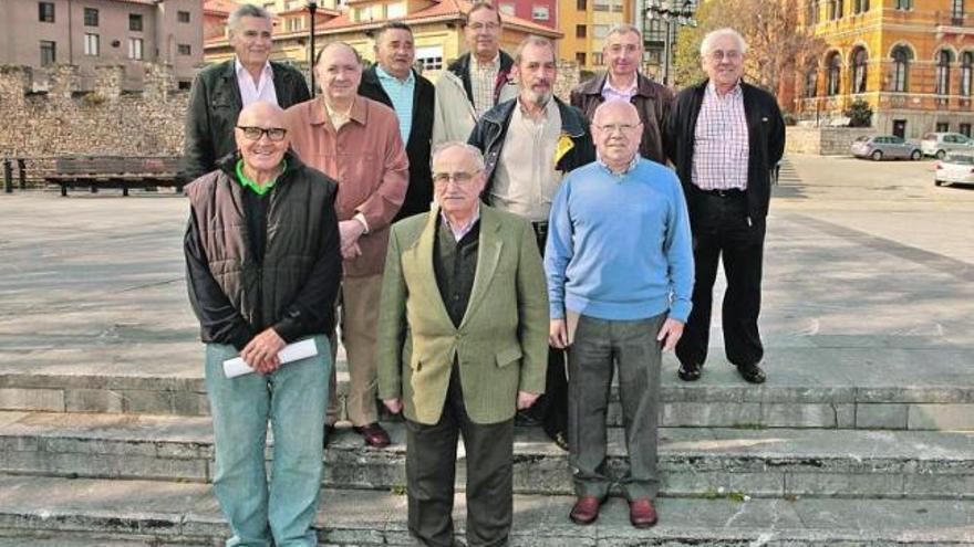 De izquierda a derecha, Manuel Fernández, José Puente, José Luis Iglesias, José Ramón  Rodríguez, Jorge Vicente, Lorenzo Giraldo, Jaime Valdés, Eloy Alba, Javier Teresa y Miguel Ángel Juan Rodríguez.