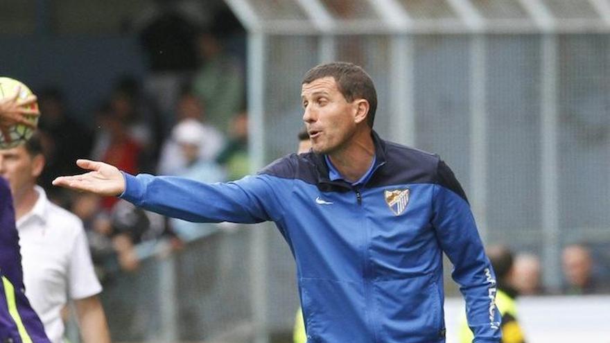 El entrenador del Málaga CF Javier Gracia durante el partido de Vigo.