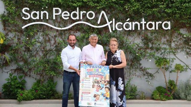 Presentación, ayer, de la fiesta de la espuma en San Pedro Alcántara. | L.O.