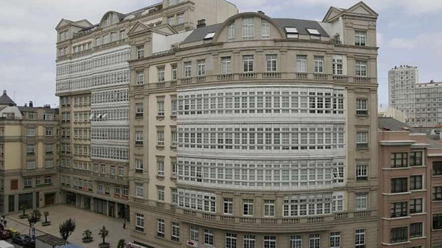 Fachada del edificio Conde de Fenosa, en la calle Fernando Macías. / eduardo vicente