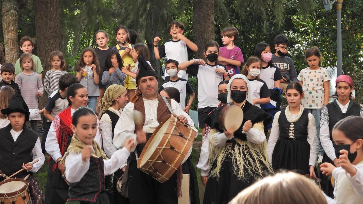 Actuación de la Escola provincial de danza Castro Floxo.