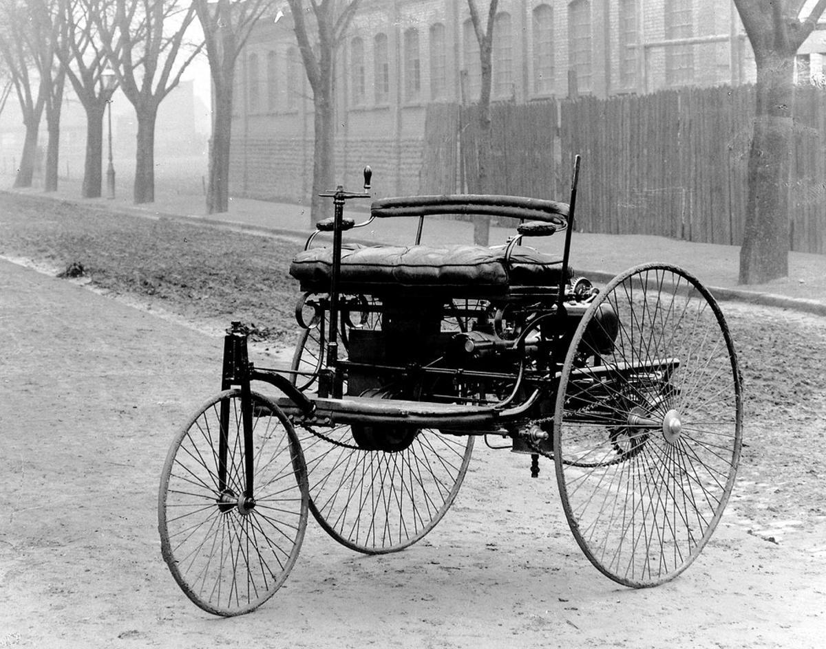 Benz Patent-Motorwagen (Coche a motor patentado por Benz) es un modelo de automóvil construido en 1885, considerado como el primer vehículo de la historia diseñado para ser impulsado por un motor de combustión interna.